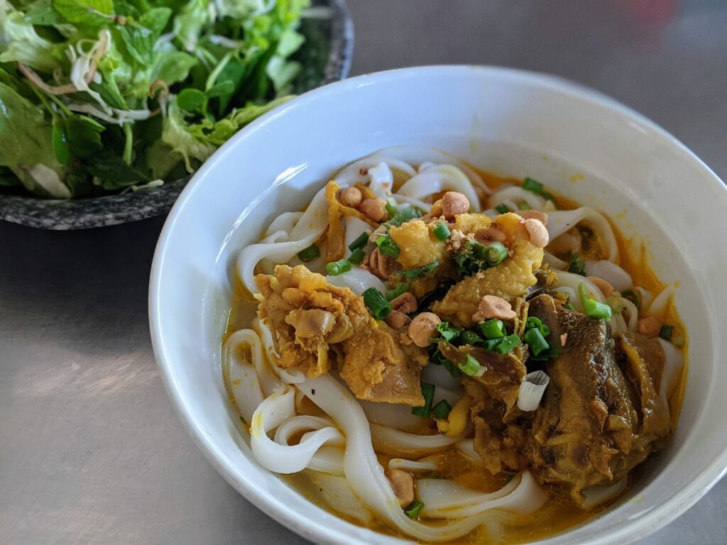 restaurants in Da Nang : Mi Quang Dung dishes