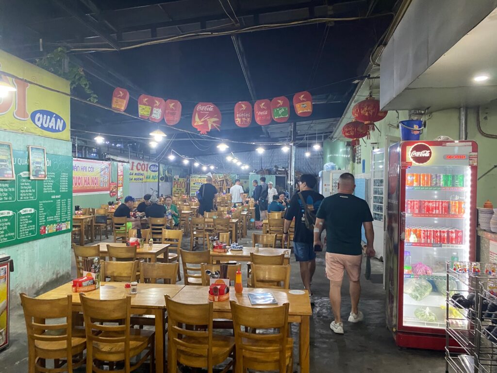 restaurants in Da Nang : Hai Coi interior