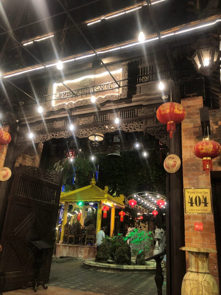 restaurants in Da Nang : Khong Gian Xua exterior